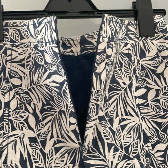 Loft blue and white print a-line short skirt - Picture 5 of 5